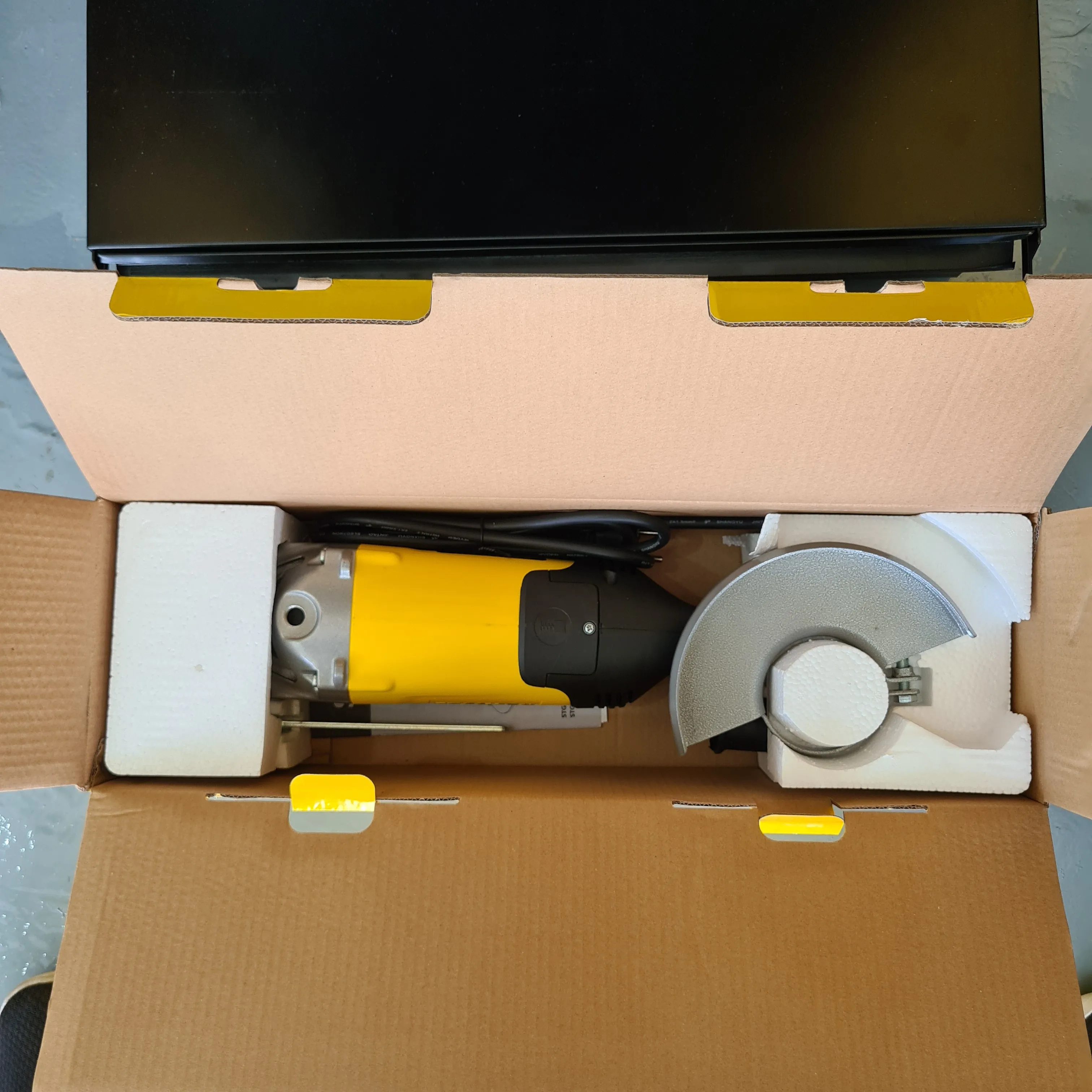Stanley 7 2200W 180mm Angle Grinder (Disc Grinding Machine) | Model : STGL2218-B1