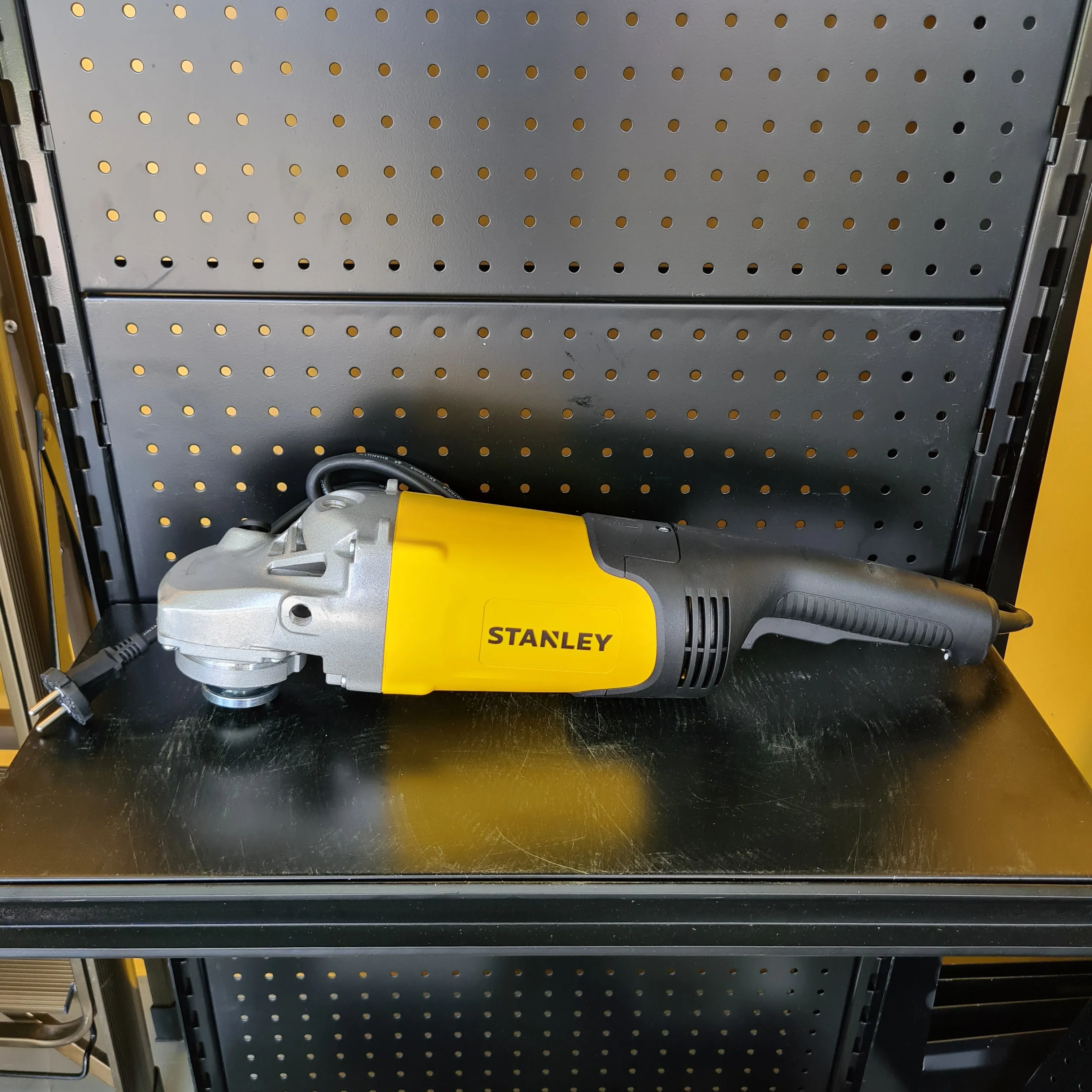 Stanley 7 2200W 180mm Angle Grinder (Disc Grinding Machine) | Model : STGL2218-B1