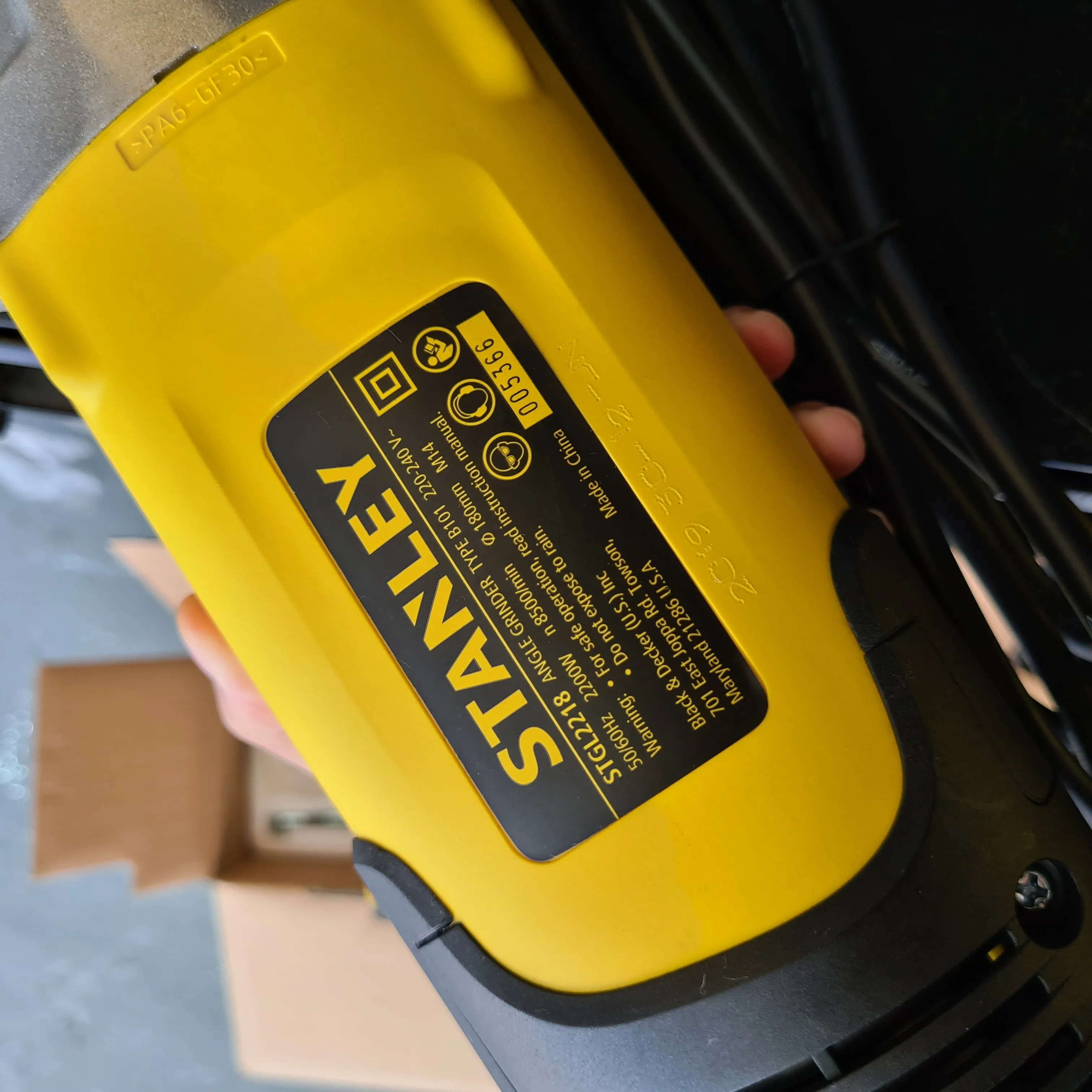 Stanley 7 2200W 180mm Angle Grinder (Disc Grinding Machine) | Model : STGL2218-B1