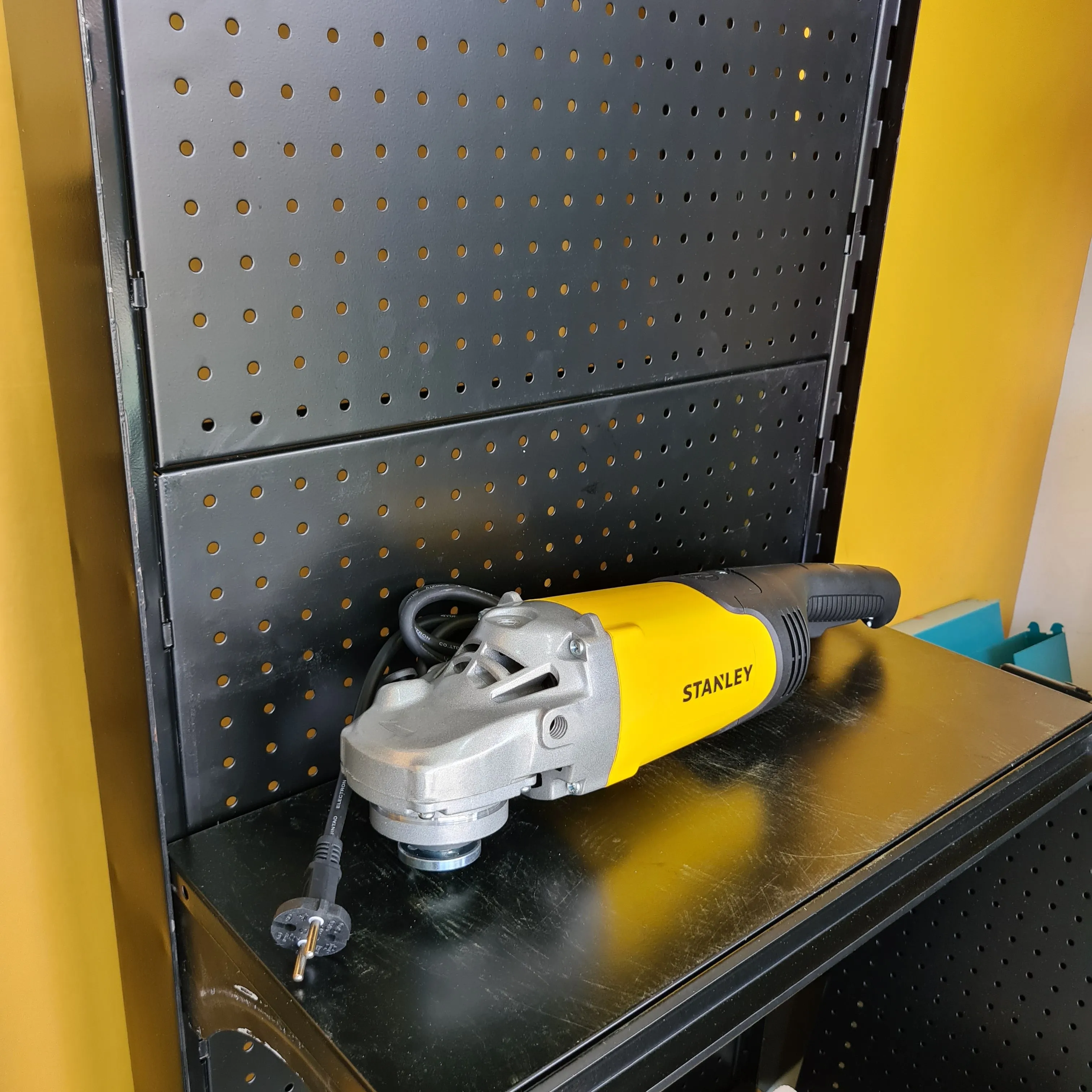 Stanley 7 2200W 180mm Angle Grinder (Disc Grinding Machine) | Model : STGL2218-B1