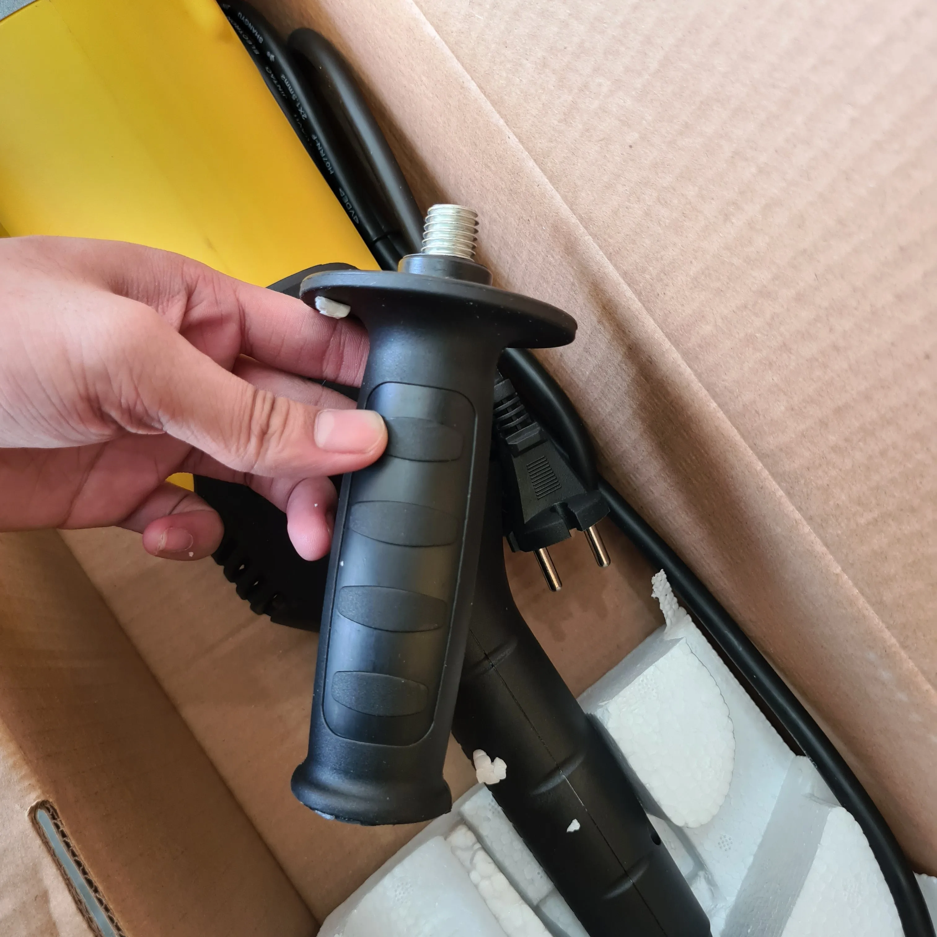 Stanley 7 2200W 180mm Angle Grinder (Disc Grinding Machine) | Model : STGL2218-B1