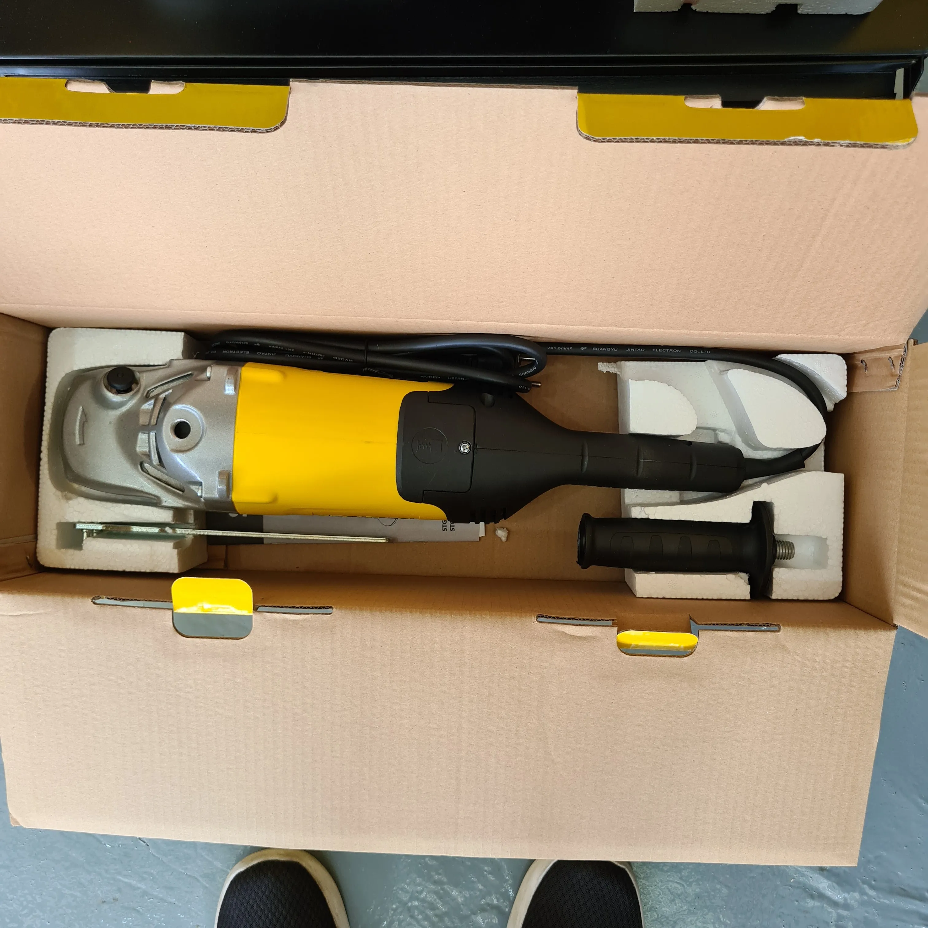 Stanley 7 2200W 180mm Angle Grinder (Disc Grinding Machine) | Model : STGL2218-B1
