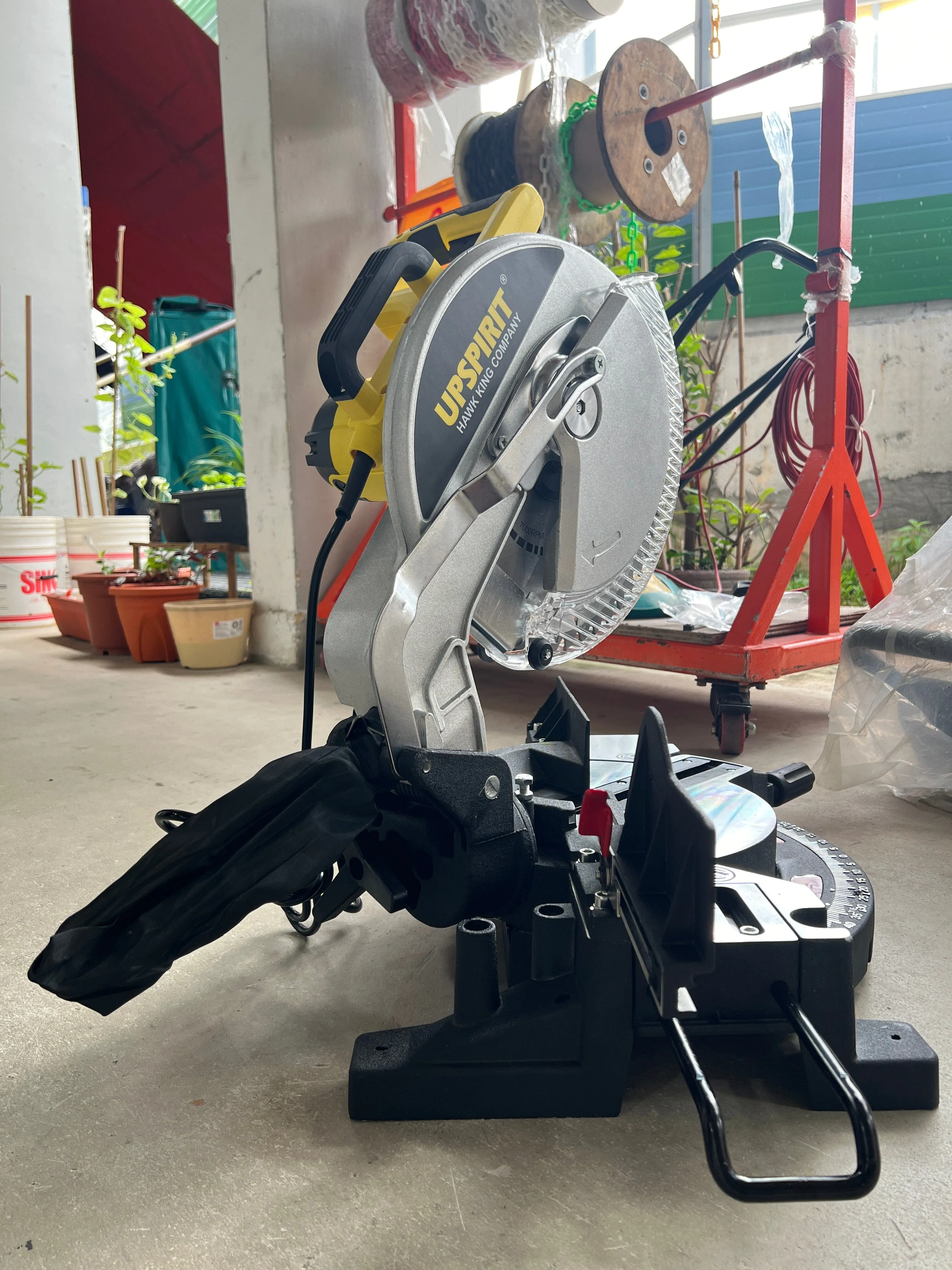 UPSPIRIT 305MM 12 MITRE SAW 230V COME WITH 12X100T ALUM BLADE | MODEL: HK-MS004