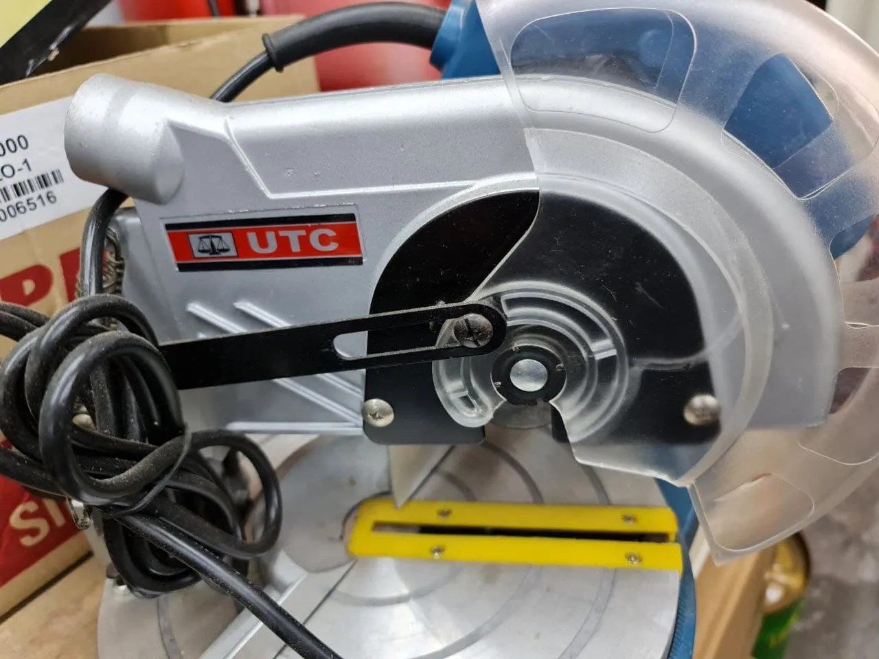 UTC Mitre Saw with 8 .1050W. 220V | Model: UT228