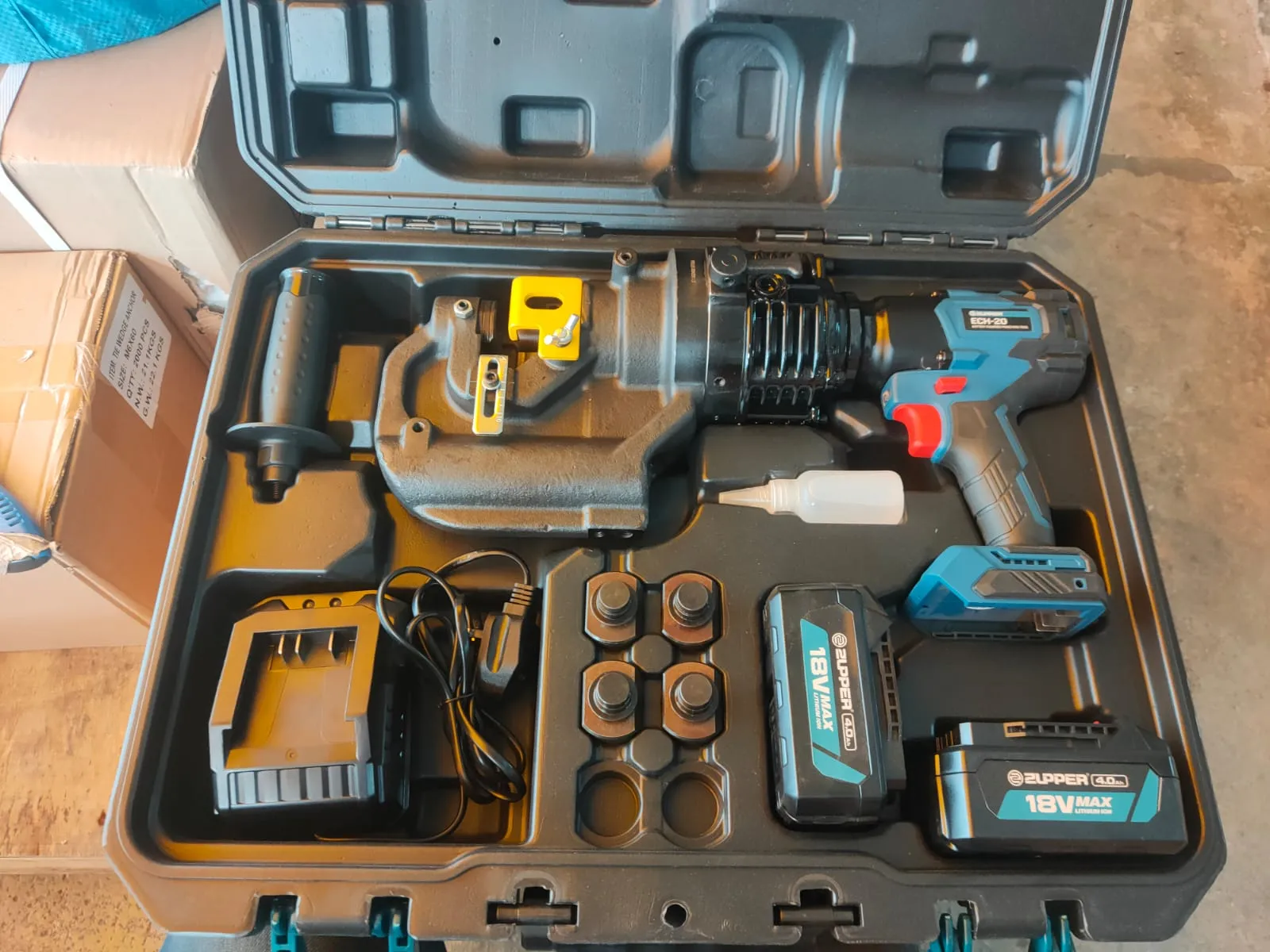 Zupper Cordless Battery 18V Hydraulic Hole Puncher Tool | Model : ECH-20